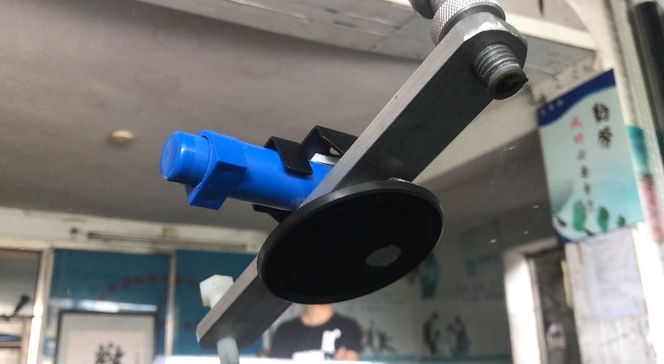 汽車(chē)玻璃裂了炸點(diǎn)還能開(kāi)嗎