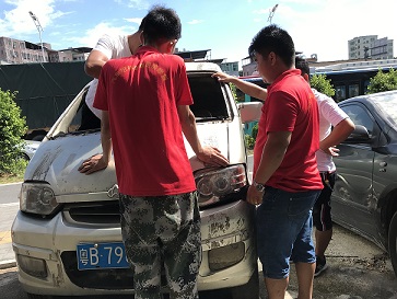 安裝汽車玻璃最關鍵打膠一對一教學