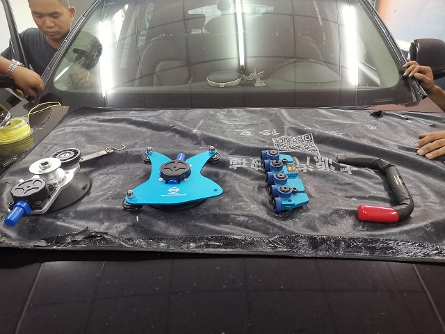 拆卸汽車玻璃那些工具好用?